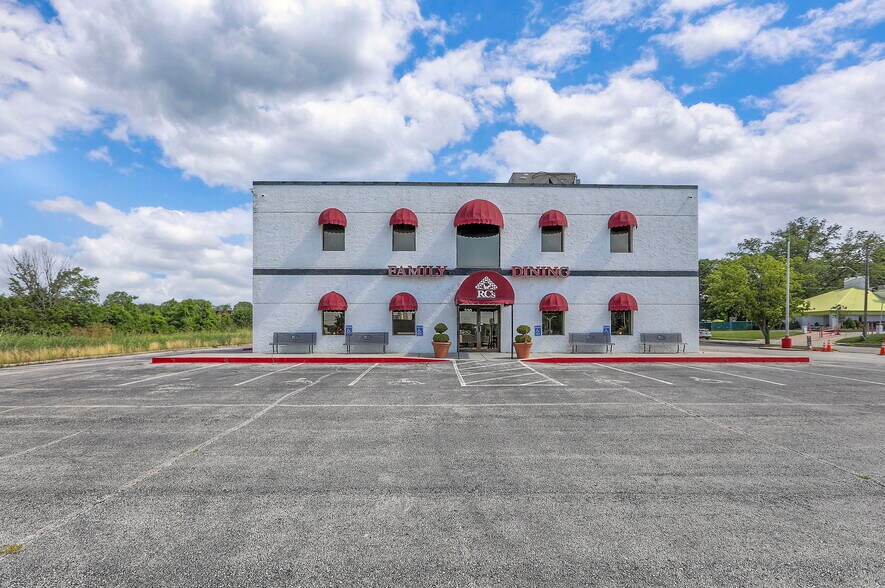 More Photos Of 330 E 135th St, Kansas City Restaurant For Sale