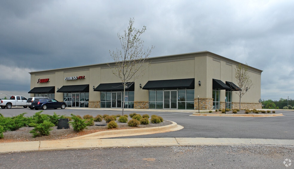 More Photos Of 300 Airport Commons Dr, Calera General Retail For Lease