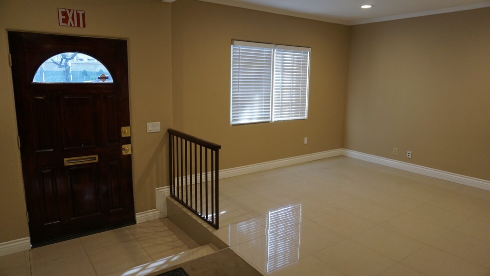 More Photos Of 301-311 W Civic Center Dr, Santa Ana Office For Lease