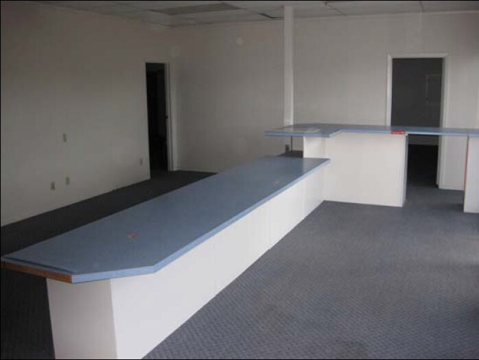 More Photos Of 621 E Market St, Rockport Flex For Lease