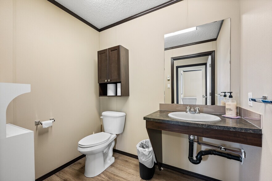 More Photos Of 3807 9th St, Lloydminster Warehouse For Sale