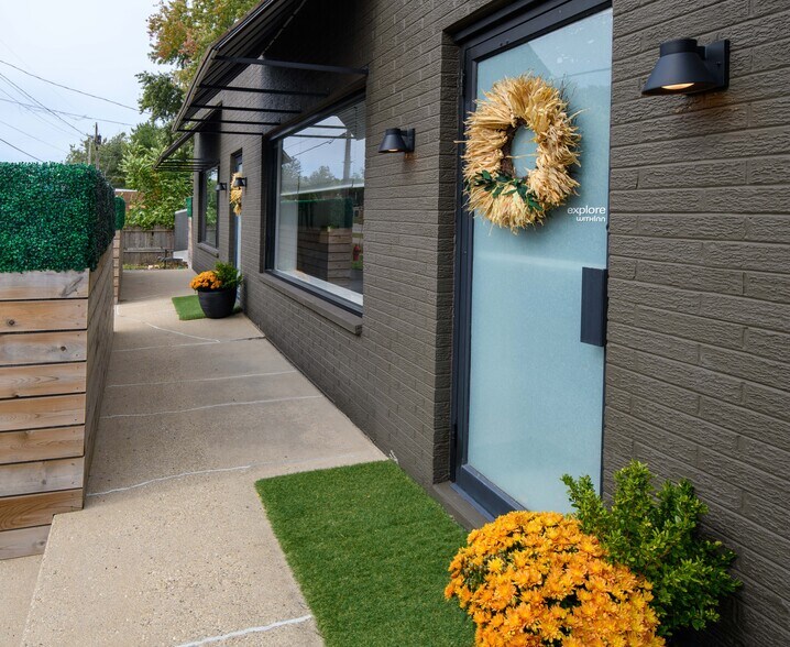 More Photos Of 13662 Red Arrow Hwy, Harbert Hotel For Sale