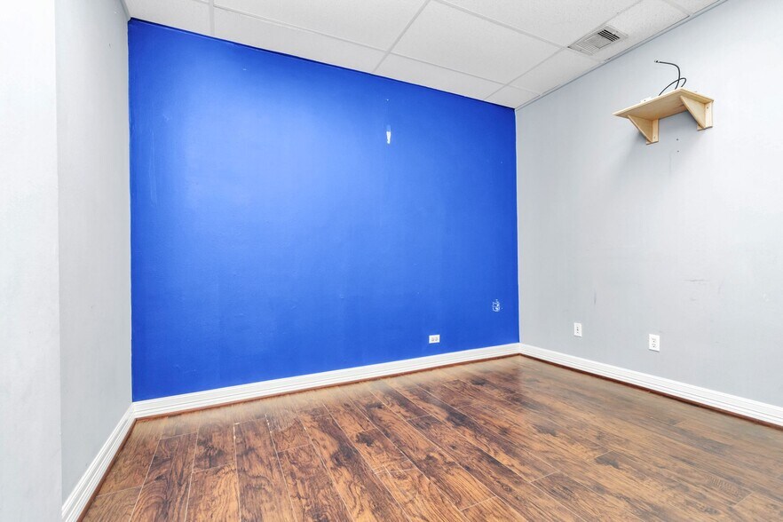 More Photos Of 4622 Dacoma Street, Houston General Retail For Sale