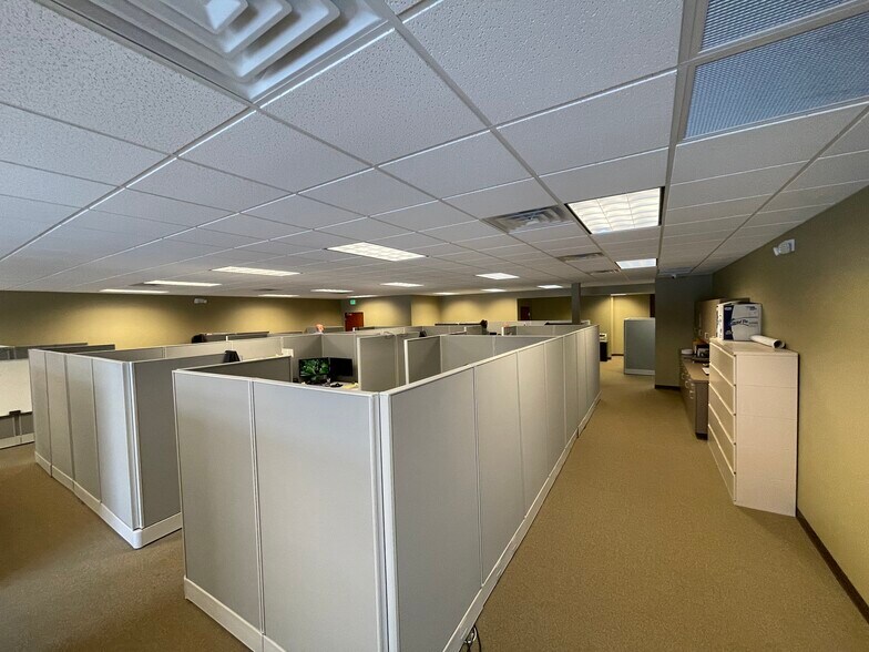 More Photos Of 1001 Chestnut Hills Pky, Fort Wayne Office For Lease