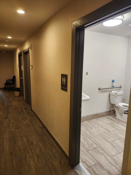 More Photos Of 1843 W Lexington St, Baltimore Office For Lease