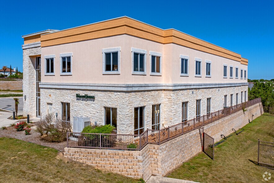 More Photos Of 818 Knights Cross Dr, San Antonio Medical For Lease