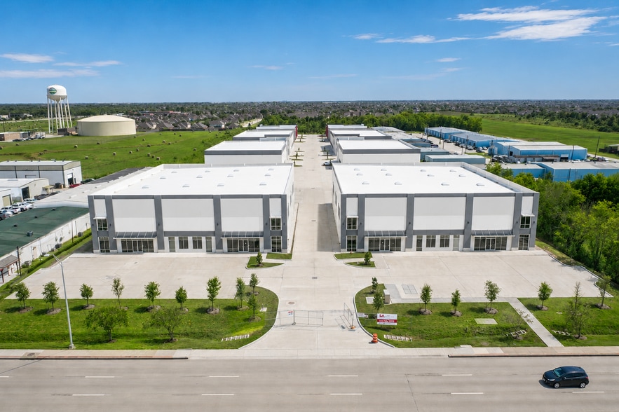 More Photos Of 1613 Main st, Pearland Unknown For Lease