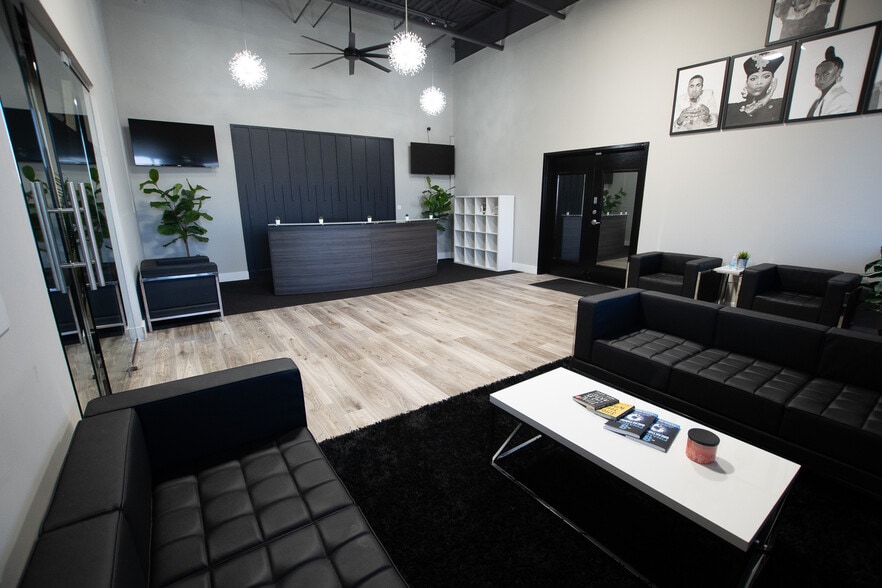 More Photos Of 3800 Camp Creek Pky, Atlanta Light Distribution For Lease