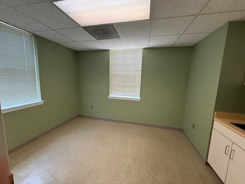 More Photos Of 408 8th St, North Wilkesboro Medical For Lease
