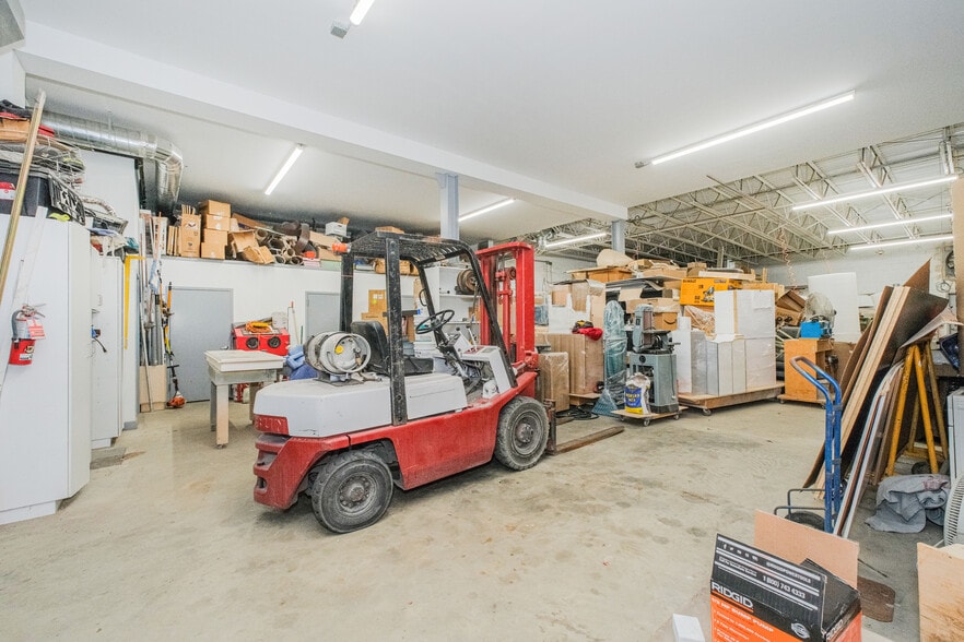 More Photos Of 1944-1952 Richmond Terrace, Staten Island Showroom For Lease