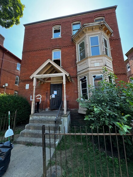 Primary Photo Of 43 Seyms St, Hartford Apartments For Sale