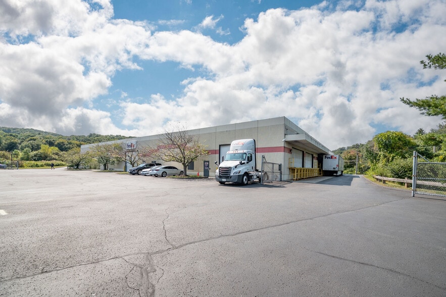 Primary Photo Of 70 Backus Ave, Danbury Industrial For Lease