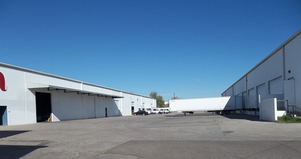 More Photos Of 1315 E Gibson Ln, Phoenix Warehouse For Lease