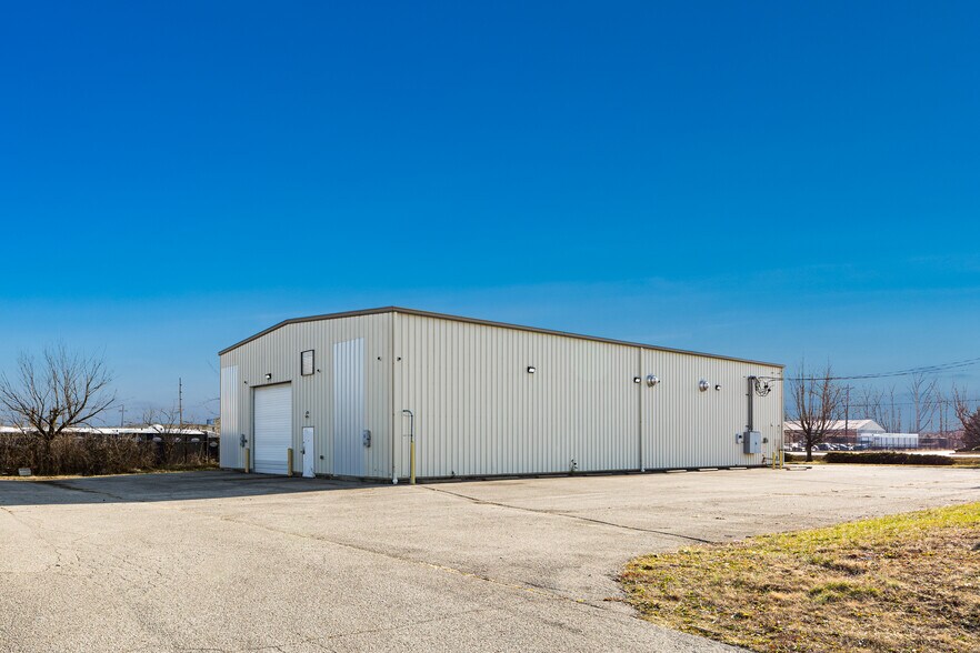 More Photos Of 4015-4017 Produce Rd, Louisville Manufacturing For Lease