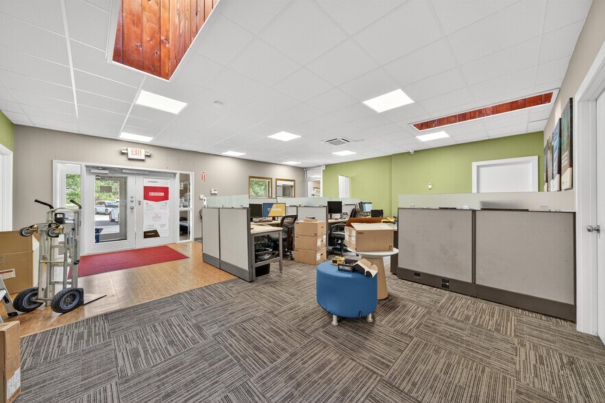 More Photos Of 11 Abrams Rd, Central Valley Office For Sale