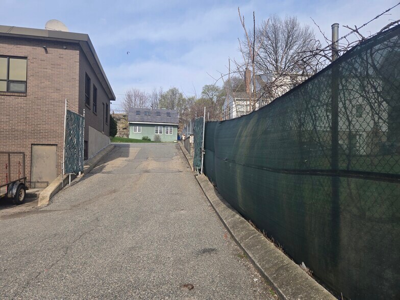 More Photos Of 23-25 Garfield Ave, Woburn Office For Lease