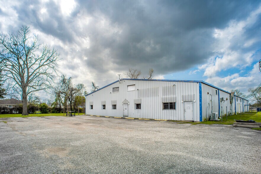 More Photos Of 910 Brenda St, Houston Warehouse For Sale