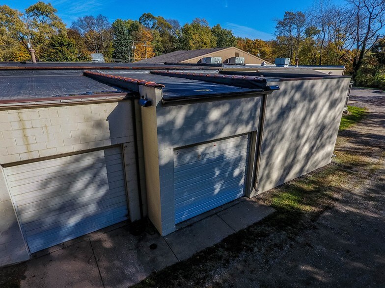 More Photos Of 1286 Pipestone Rd, Benton Harbor Light Distribution For Lease