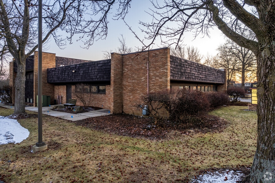 More Photos Of 3843 E Market St, Warren Medical For Lease