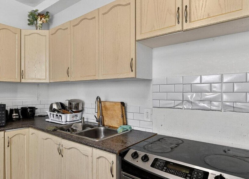 More Photos Of 271 Thomas St, Peterborough Apartments For Sale