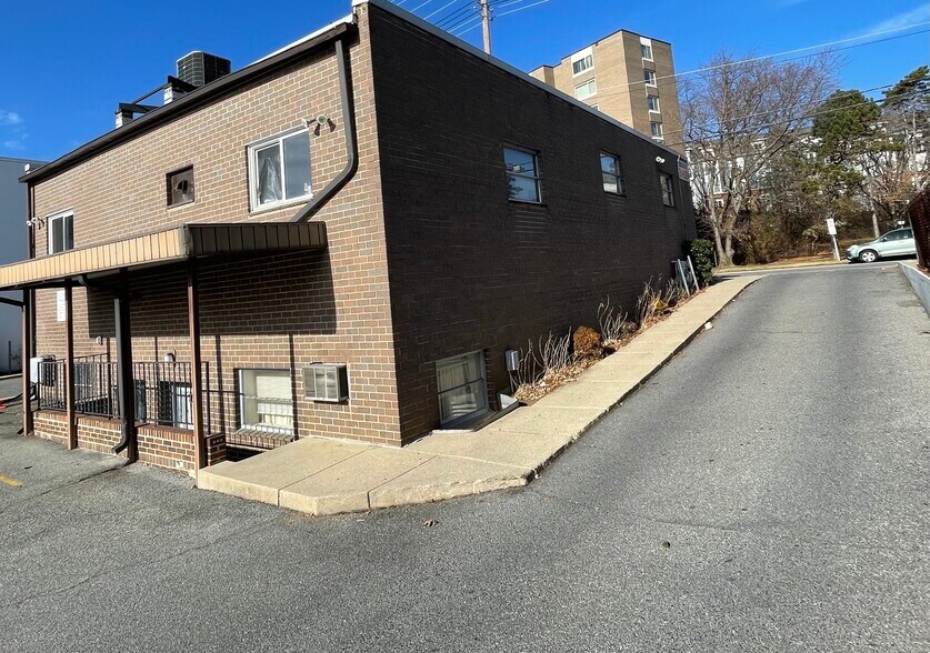 More Photos Of 168 Rollins Ave, Rockville General Retail For Sale