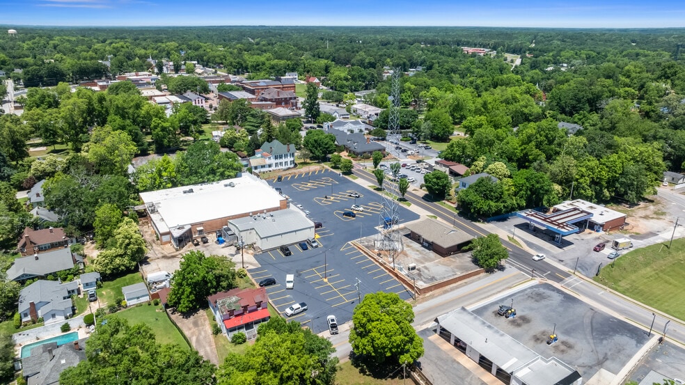 More Photos Of 300 S Main St, Abbeville Storefront For Sale