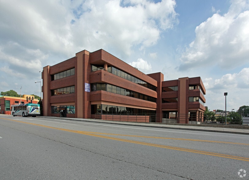 More Photos Of 3100 Main St, Kansas City Office For Lease