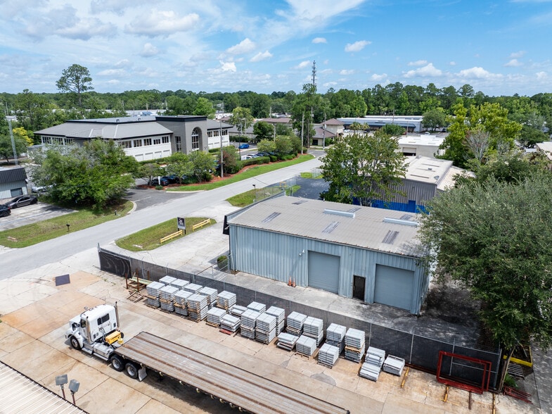 More Photos Of 9555 Sunbeam Center Dr, Jacksonville Warehouse For Sale