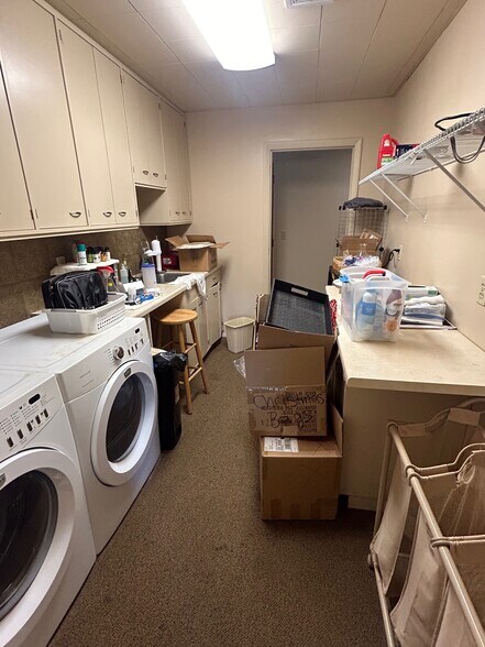 More Photos Of 1320 Granville Rd, Newark Medical For Sale