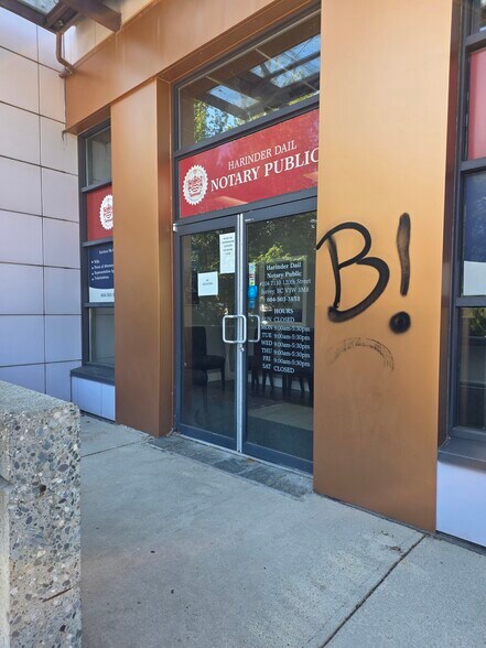 More Photos Of 7110 120th St, Surrey Storefront Retail Office For Lease