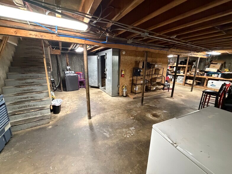 More Photos Of 1111 E Park Ave, Anaconda Restaurant For Sale