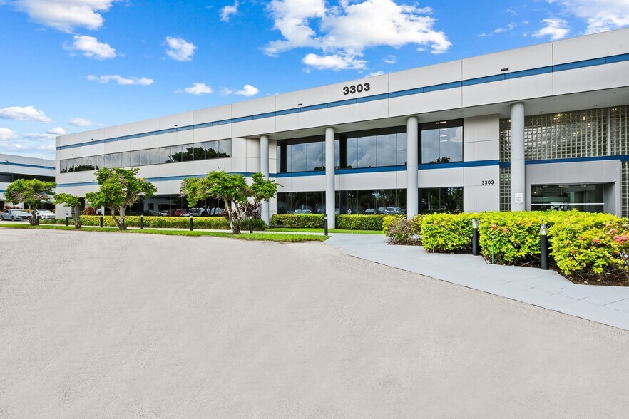 More Photos Of 3303 W Commercial Blvd, Fort Lauderdale Office For Sale