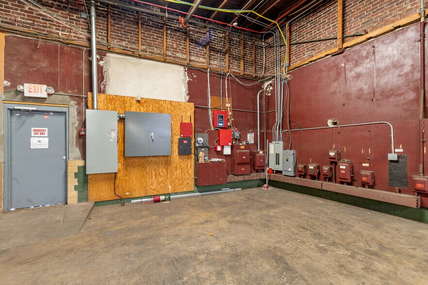 More Photos Of 1537-1545 Hansford St, Charleston Light Distribution For Lease