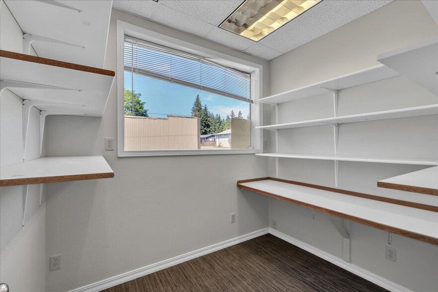 More Photos Of 3701 W G St, Bremerton Service For Sale