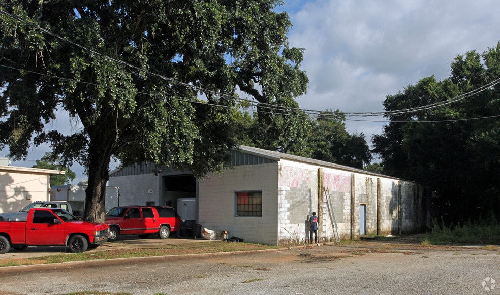More Photos Of 2144 Delano St, Pensacola Warehouse For Sale