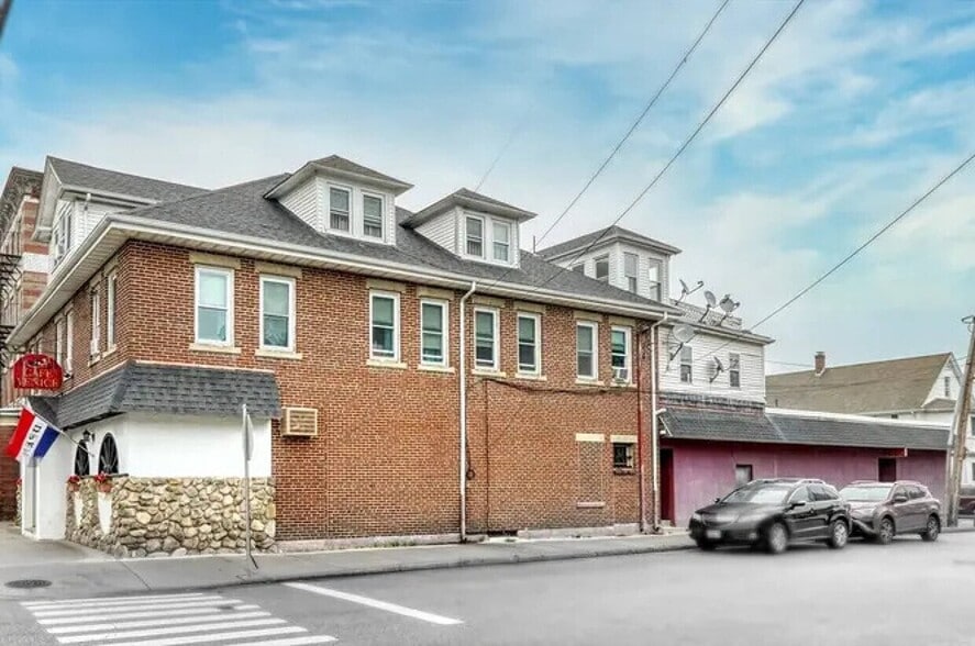 More Photos Of 1086 Washington St, Norwood Apartments For Lease
