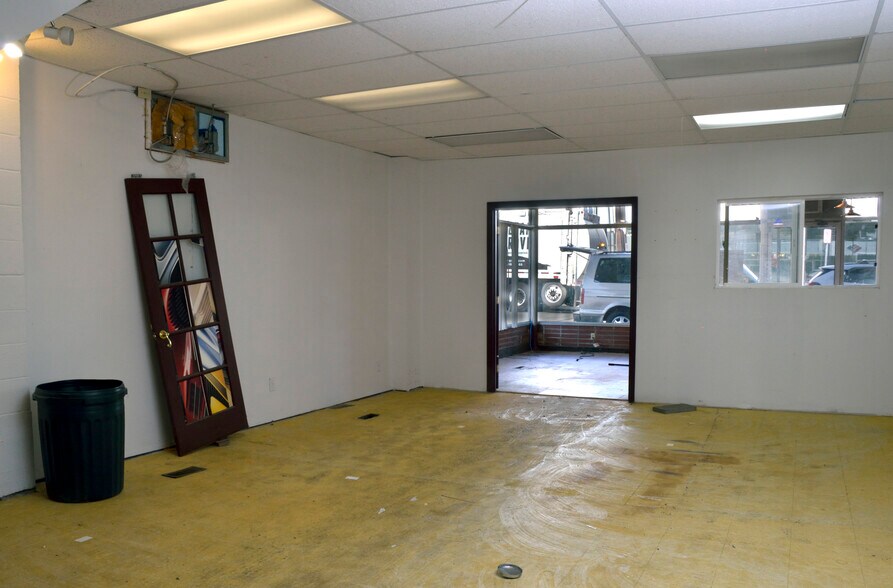 More Photos Of 4850 37th Ave S, Seattle Freestanding For Lease