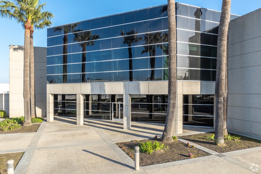 More Photos Of 13951 Magnolia Ave, Chino Warehouse For Lease