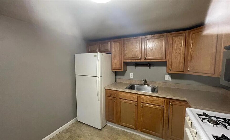 More Photos Of 522 N Main St, Hanna City Apartments For Sale