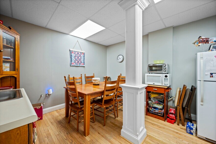 More Photos Of 338 N Charles St, Baltimore Storefront Retail Residential For Sale