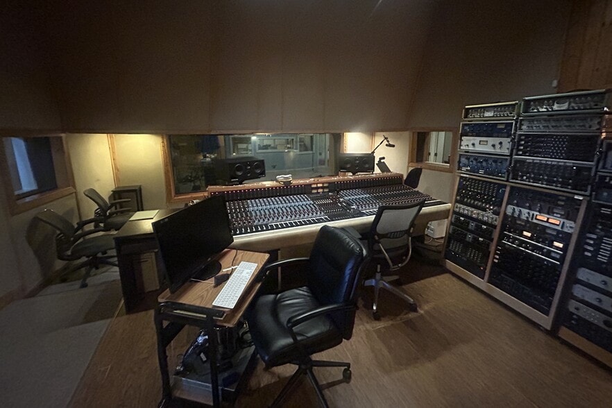 More Photos Of 2808 Azalea Pl, Nashville Loft Creative Space For Sale