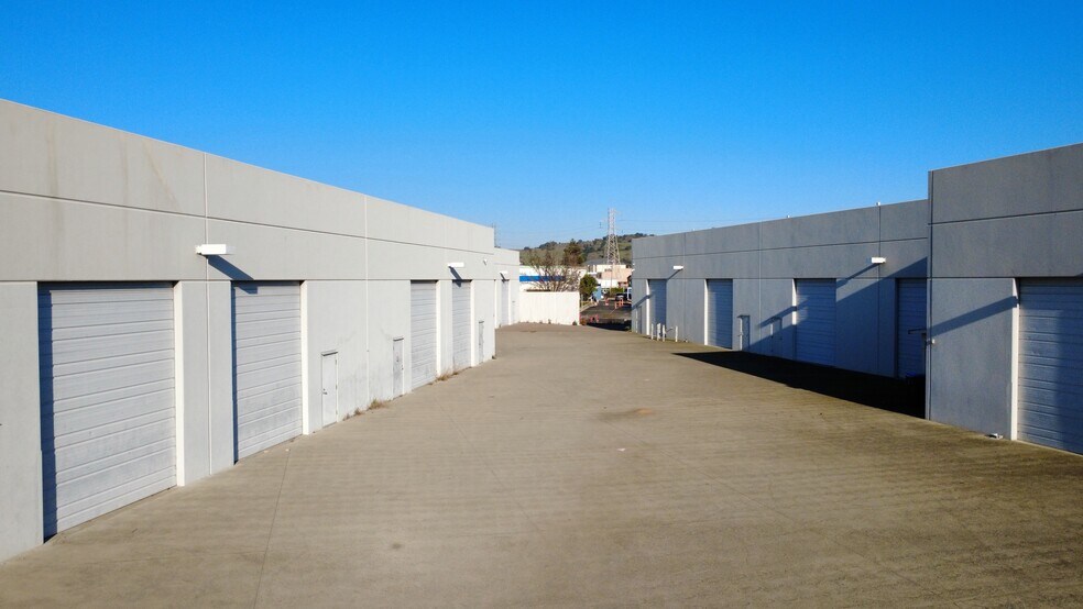 More Photos Of 103 Commerce Ct, Fairfield Unknown For Lease