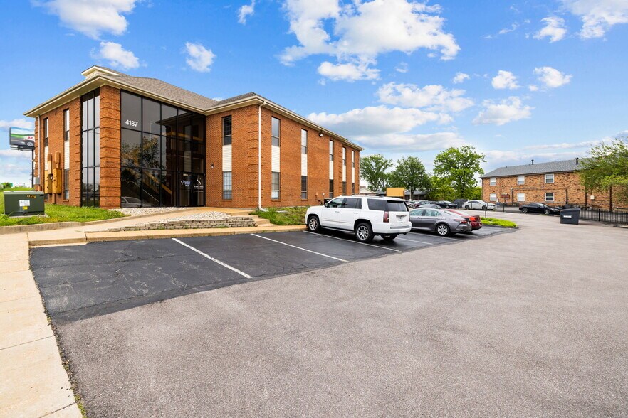 More Photos Of 4191 Crescent Dr, Saint Louis Medical For Lease