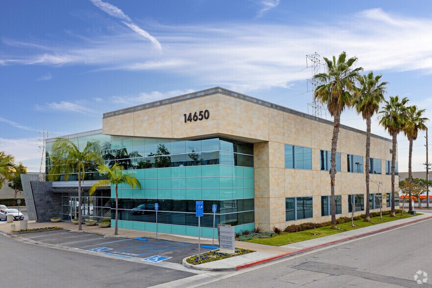 Primary Photo Of 14650 Aviation Blvd, Hawthorne Medical For Lease