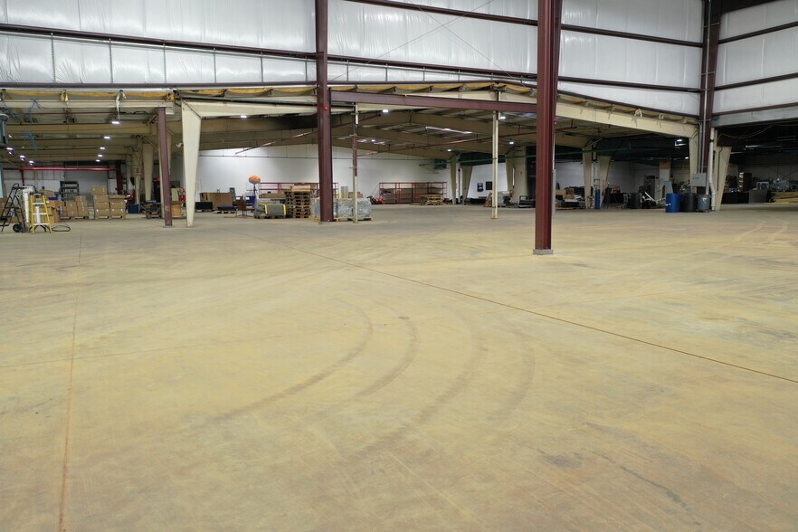 More Photos Of 210 E Lukken Industrial Dr, Lagrange Manufacturing For Lease