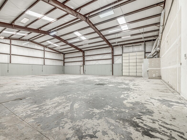 More Photos Of 6355 Boucher Dr, Edmond Showroom For Lease