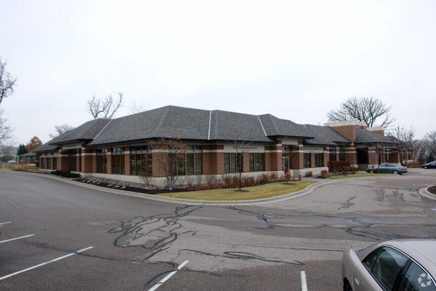 Primary Photo Of 18315 Cascade Dr, Eden Prairie Medical For Lease