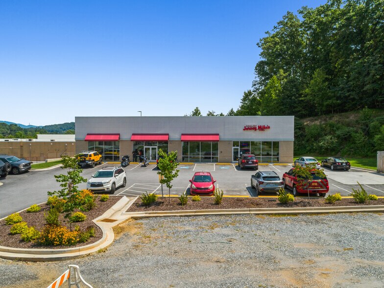 More Photos Of 31 Berry Blvd, Franklin Freestanding For Sale