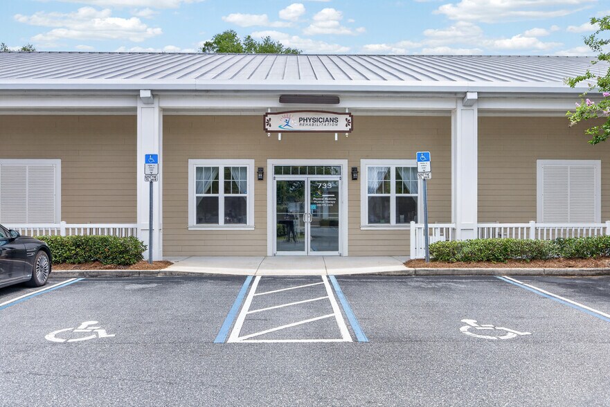 More Photos Of 733 & 737 County Road 466, Lady Lake Medical For Sale