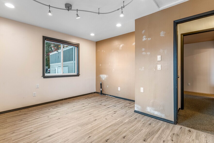 More Photos Of 712 Avenue D, Snohomish Storefront Retail Office For Sale